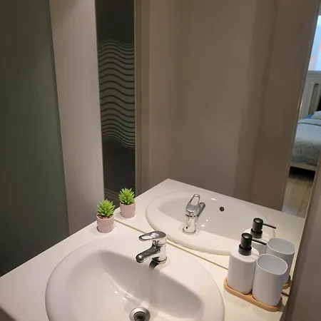 De 4 - Salle De Bain Privee Centre Fenetre Interieure
