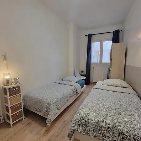 Separate Bright Double - Center & Castle - Shared Kitchen & Private Bathroom * Лурд